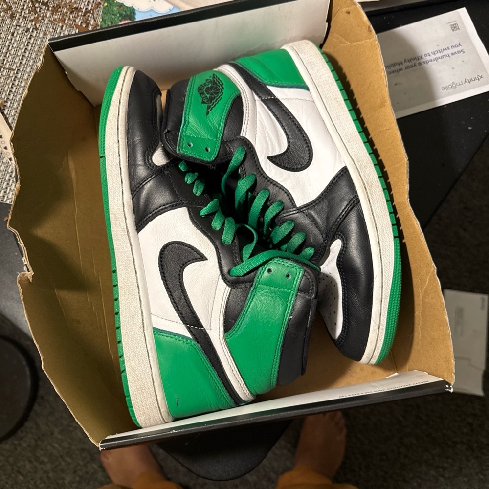 Air Jordan lucky green 1s